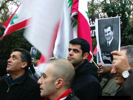 Syrian Embassy Sit-In London 13.12.2005 (Gebran Tueni)